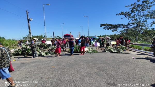 Após protesto, indígenas liberam tráfego na ponte Joaquim Souza, em Feijó